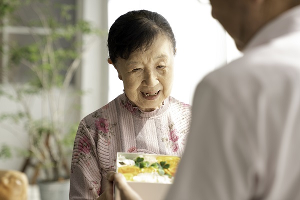 高齢の方へのギフト選びで気を付けたいことと介護食ギフトという選択肢