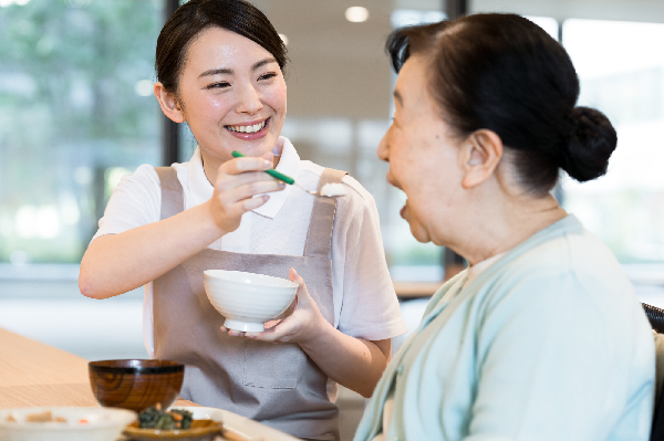 食事を安全に楽しむための介護方法とは