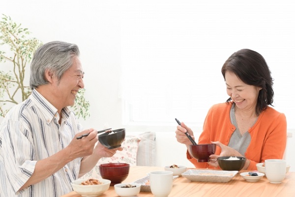 高齢者の食の悩みを解消   配食を取り入れるメリットについて1